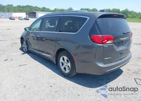 2017 Chrysler Pacifica Touring-L Plus z USA, uszkodzony, nr VIN 2C4RC1EG5HR519220